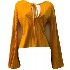 NWOT Bell Sleeve Top Mustard 70’s Fashion Size L